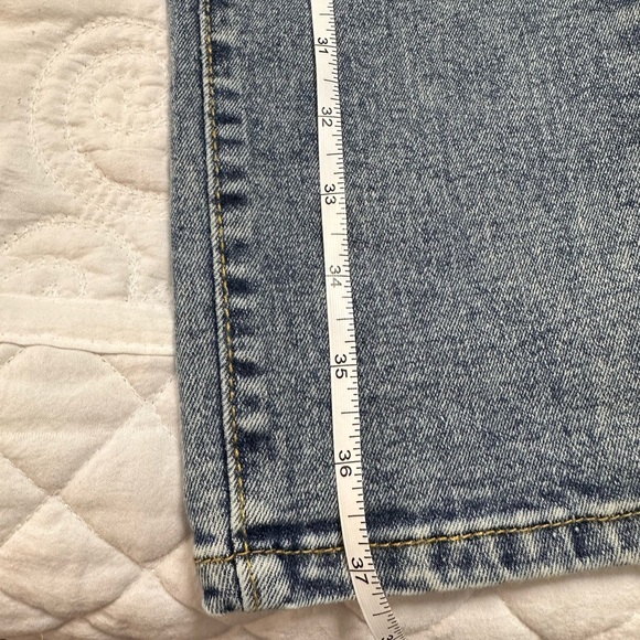 Stretch Distressed Jeggings - Picture 4 of 6